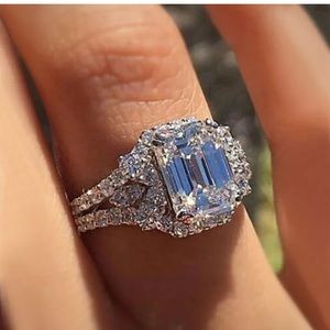 Gorgeous 925 Silver Ring for Women White sapphire